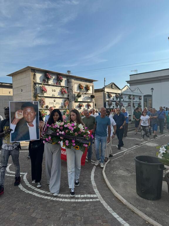 Il ricordo di Jerry Masslo si unisce a quello dei tanti braccianti, migranti e italiani, che hanno perso la vita sul lavoro